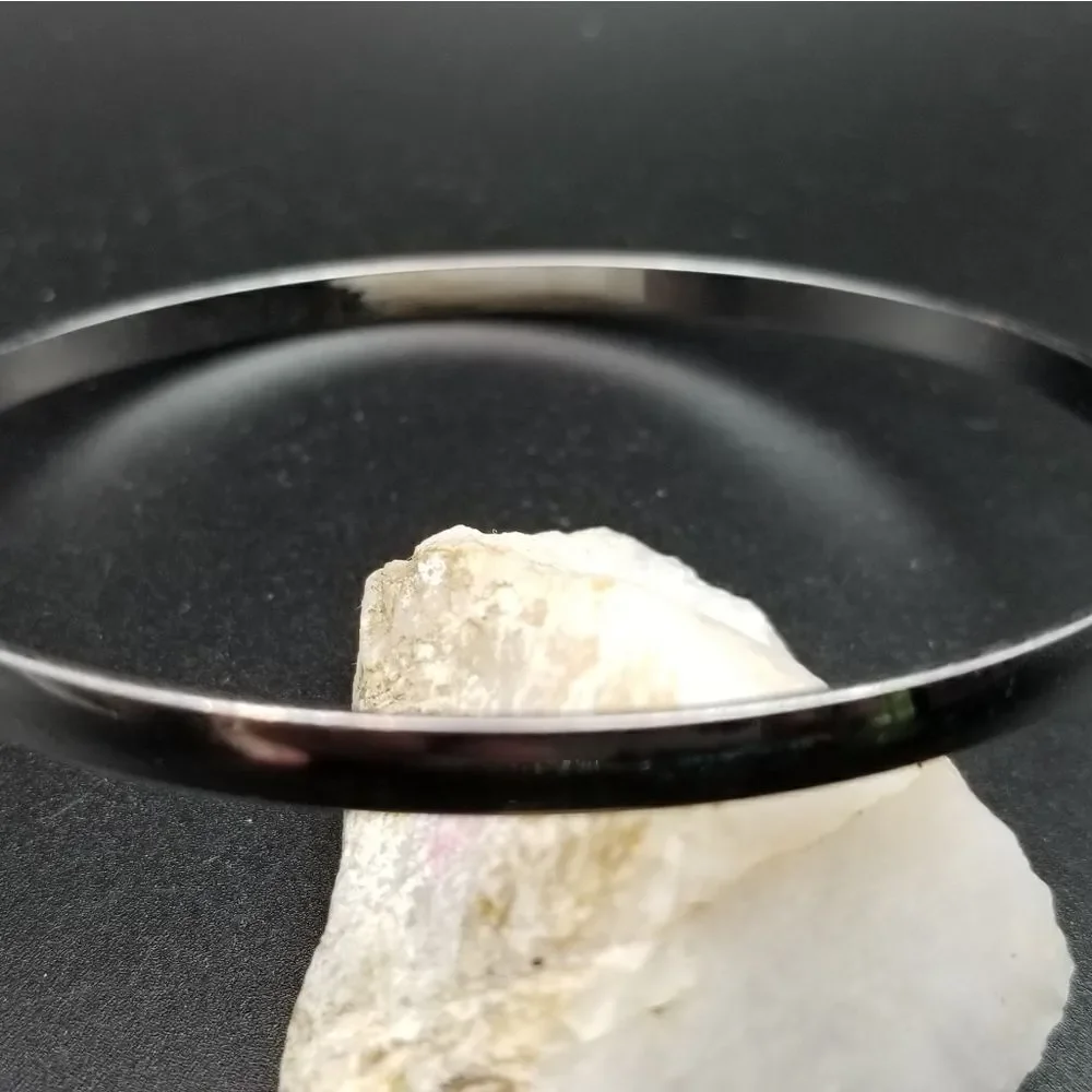 Black gothic bracelet bangle. B540